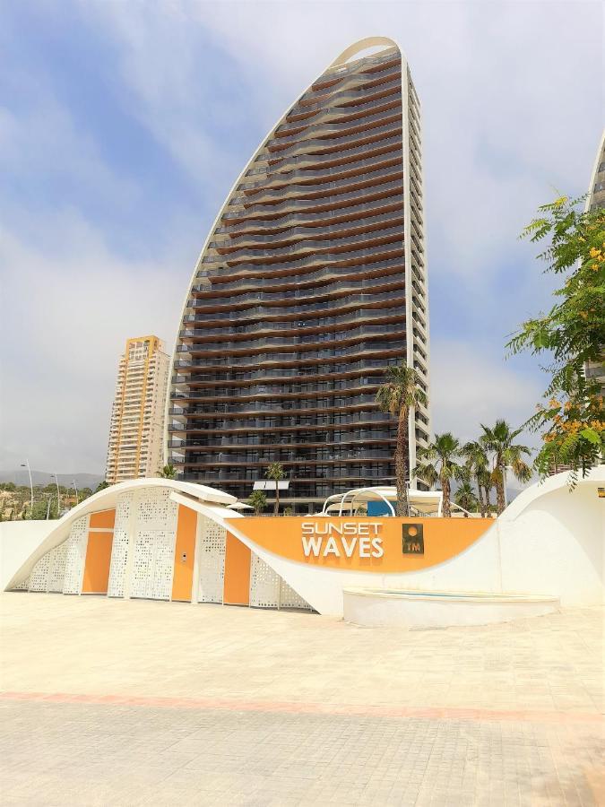 Sunset Waves Luxury Apartment 3 Rooms بينايدورم المظهر الخارجي الصورة