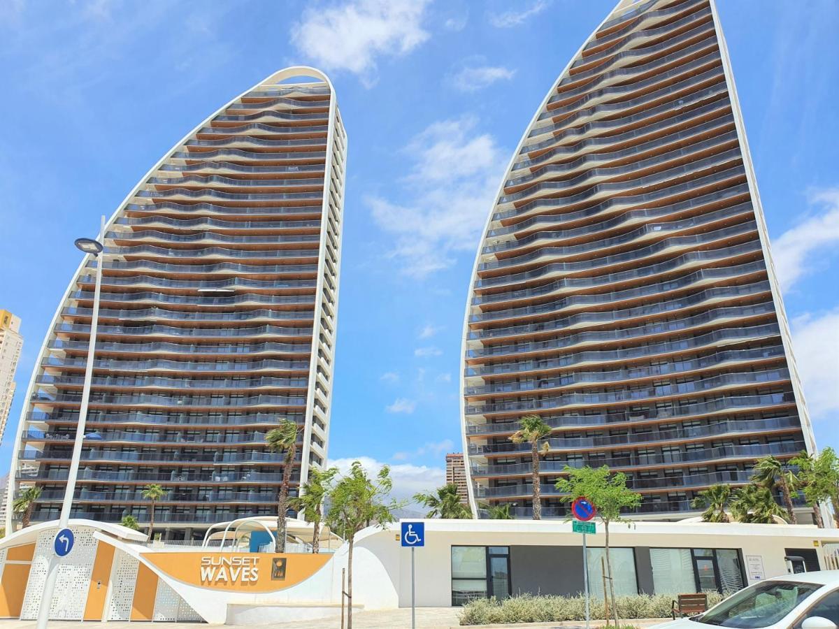 Sunset Waves Luxury Apartment 3 Rooms بينايدورم المظهر الخارجي الصورة